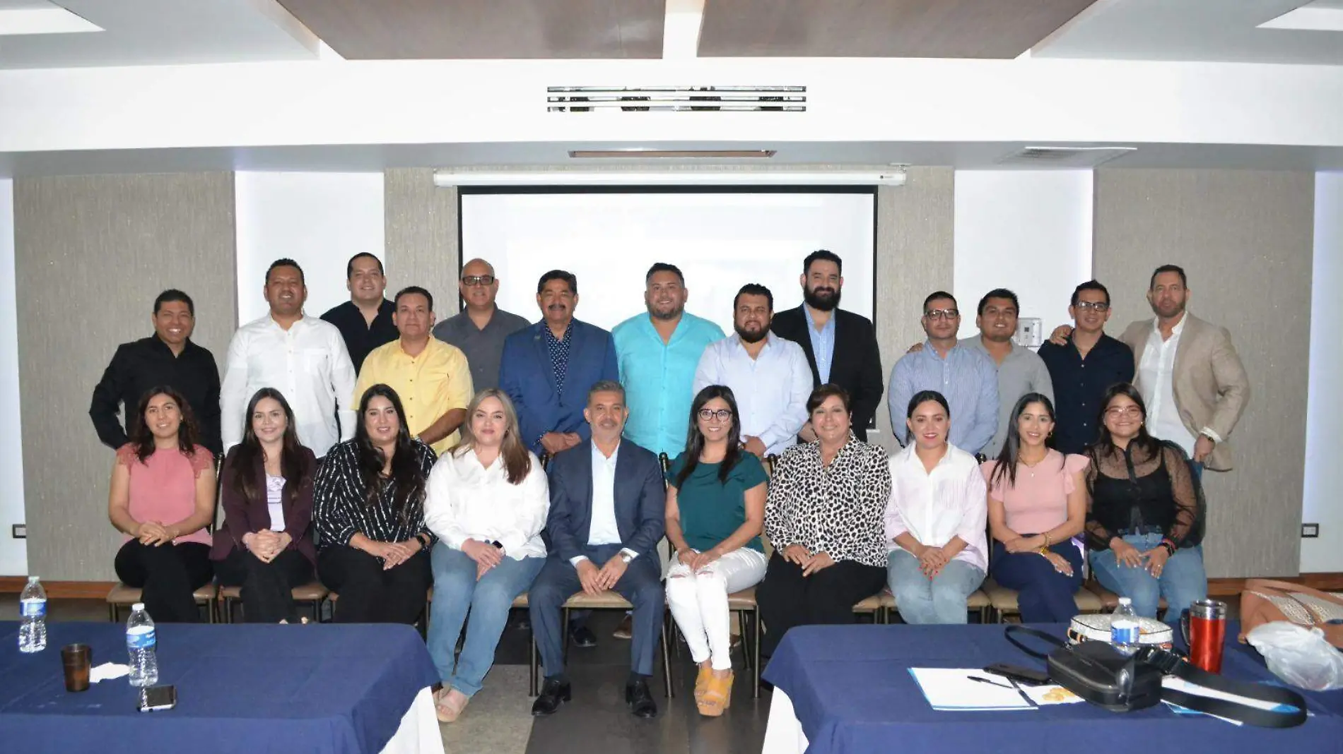 Los integrantes del Colegio de Ortodoncistas en su evento de capacitación científica